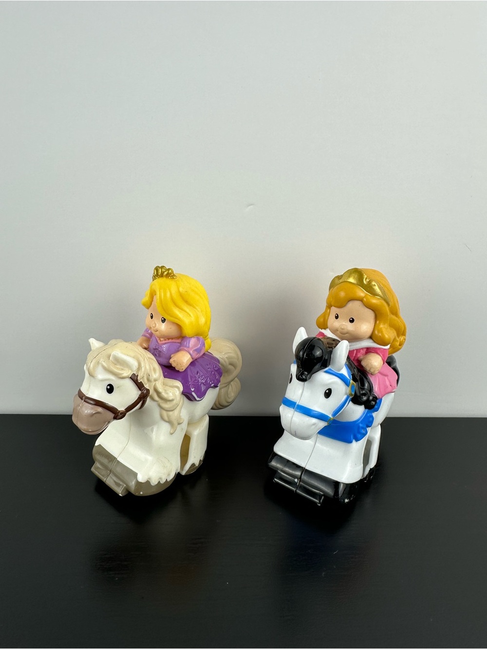 Fisher Price Little People Klip Klop Disney Aurora & Rapunzel Castle Horses